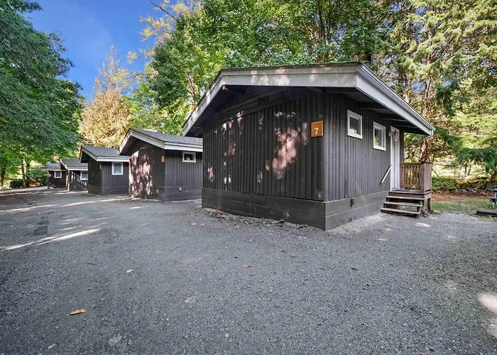 Sunwolf Riverside Cabins